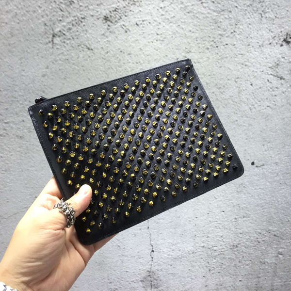 早くも16SS新作の登場です クリスチャン ルブタン コピー Christian Louboutin新作！loubiposh baby pouch